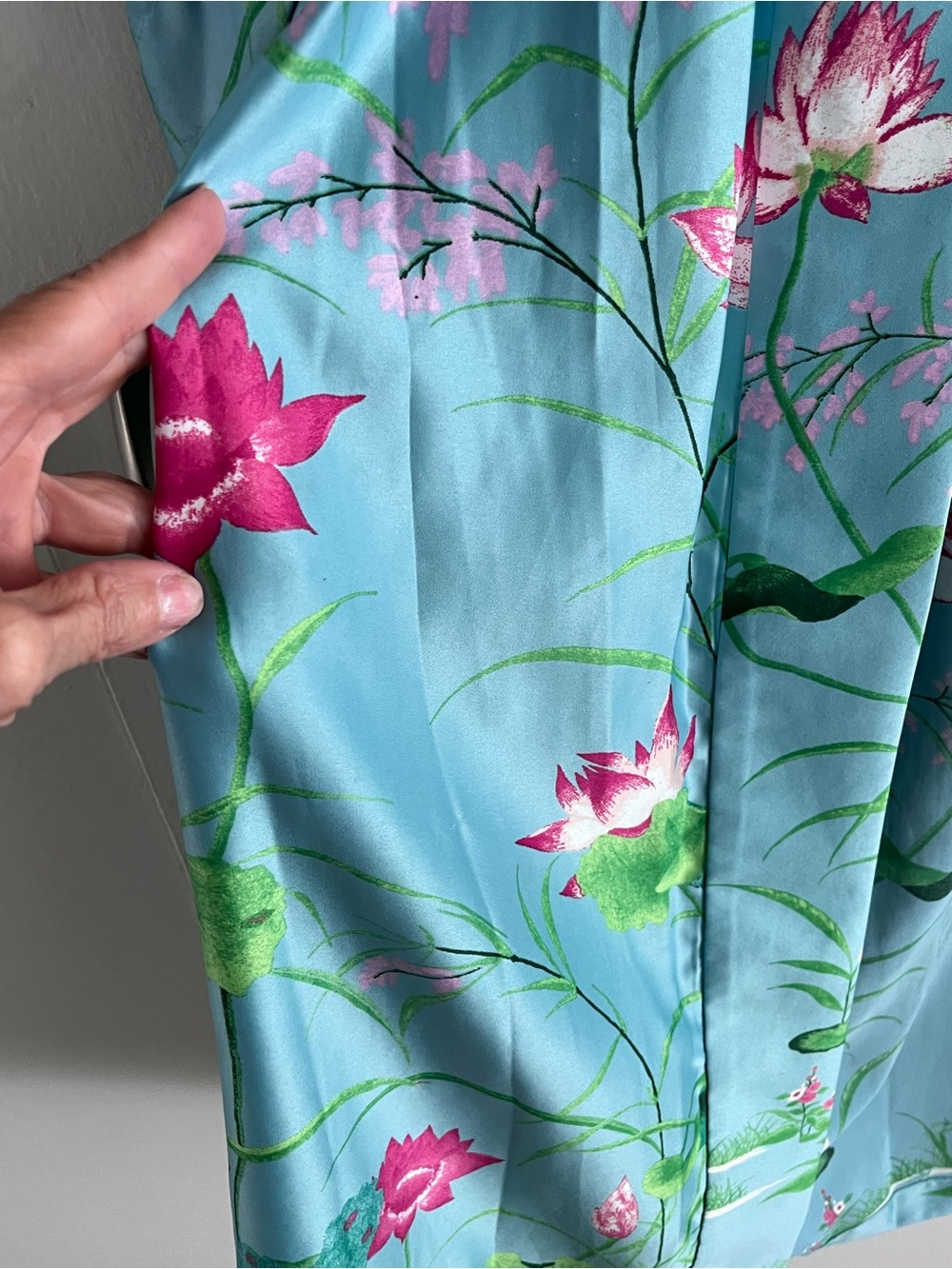 Lotus Garden Robe - Picture 6 of 9
